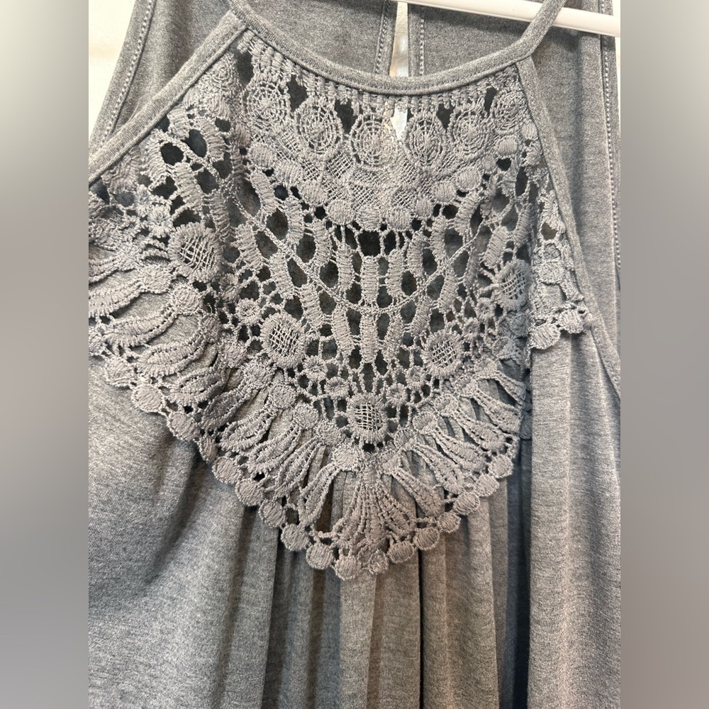 Bluetime Gray Sleeveless Lace Detail Tank Top NWOT - Picture 4 of 6